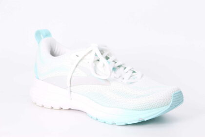 Trace 4 bright white / limpet / black